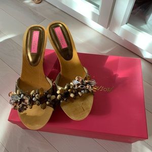 Betsey Johnson Happy wedges